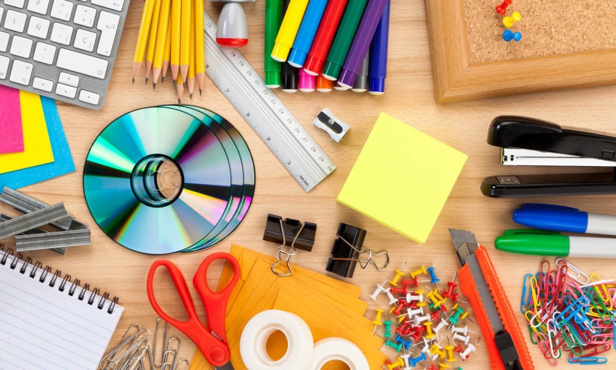 Фон для рекламы канцтоваров