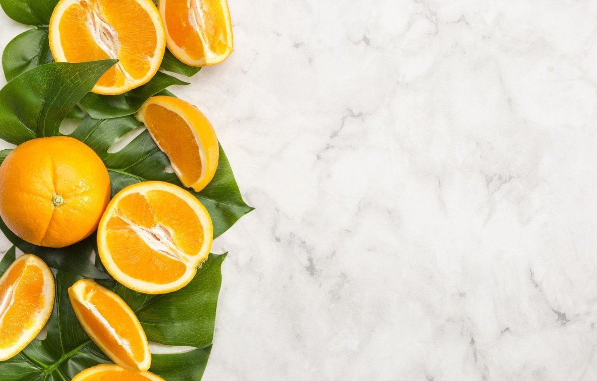 Оранжевый фон с апельсинами