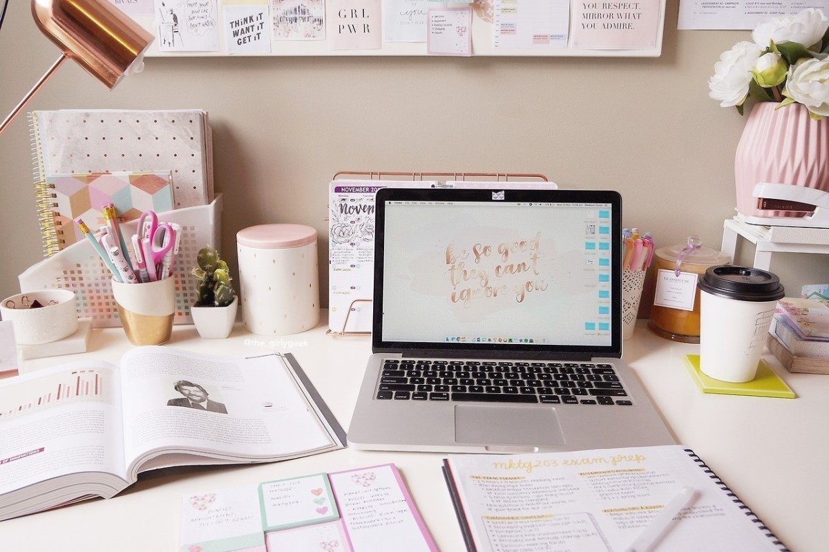 Рабочий стол для учебы