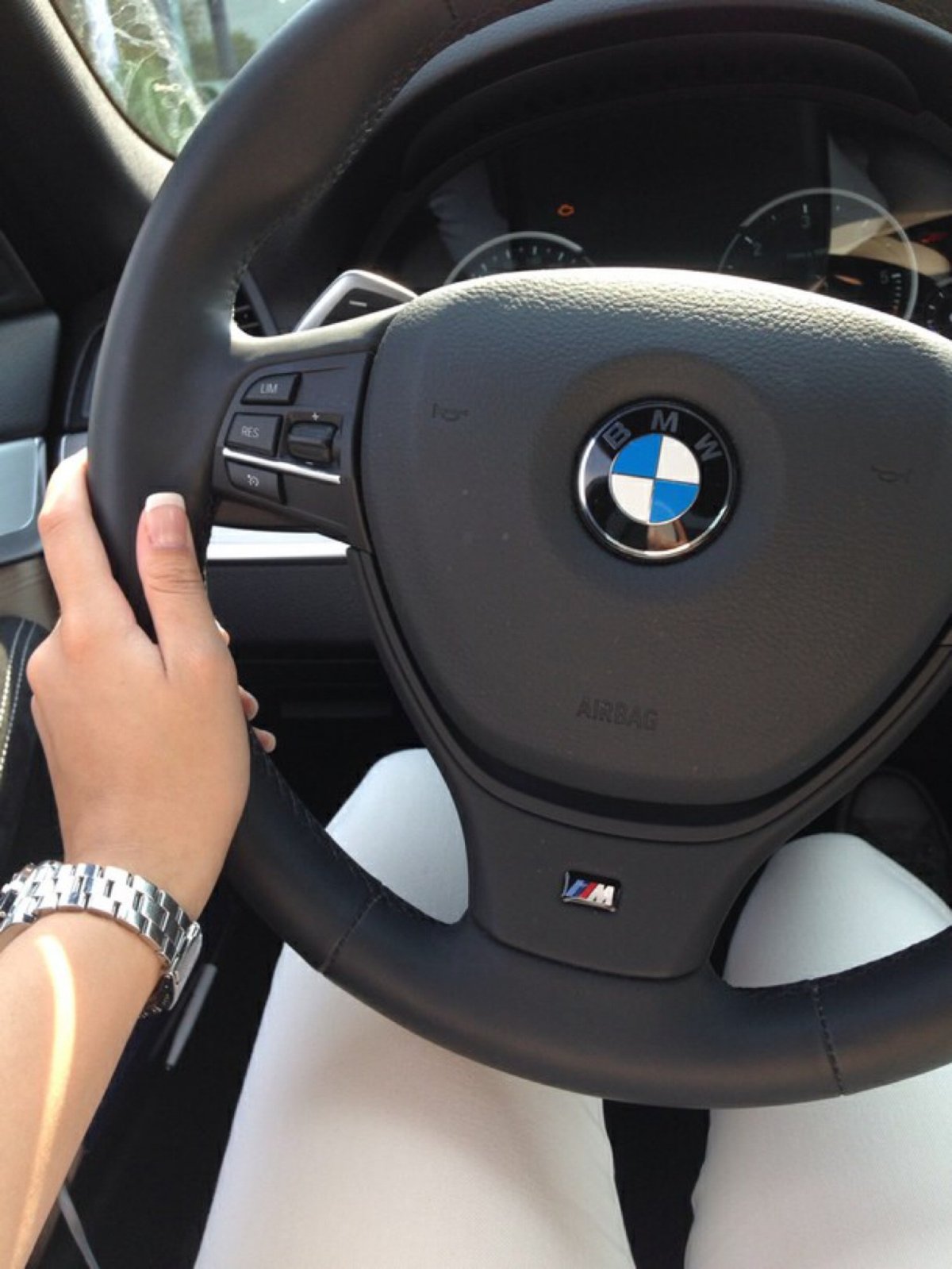 BMW x6 за рулем