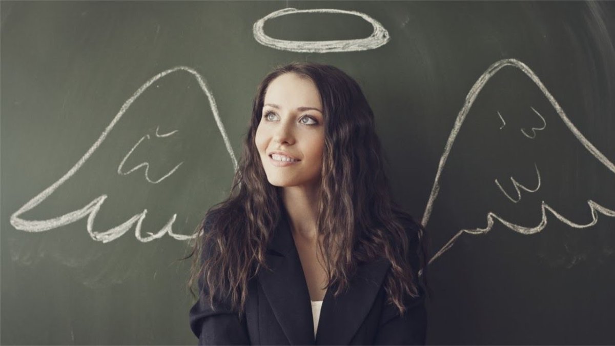 Девушка с нимбом