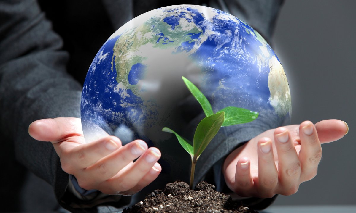 Планета в руках