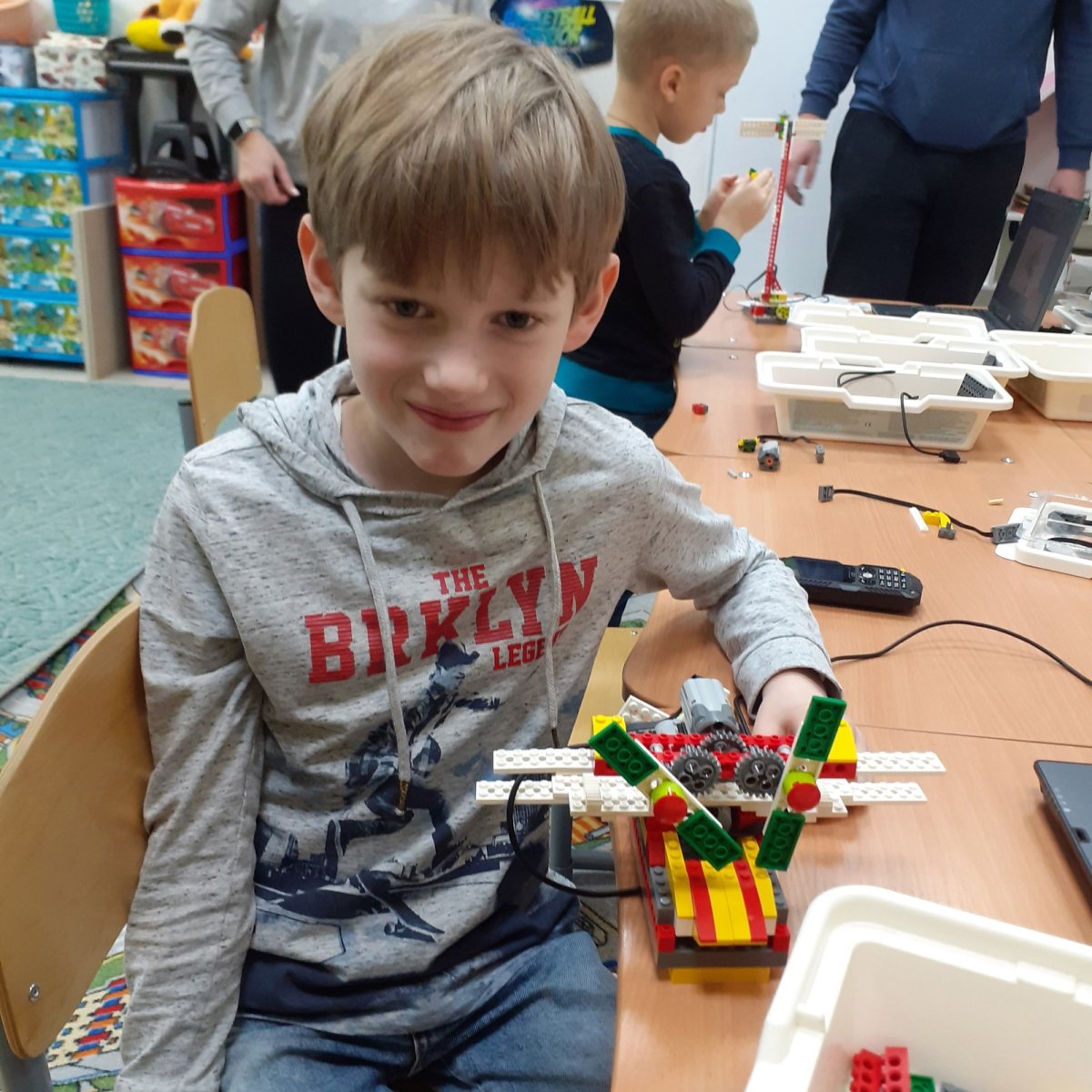 Увлекательный урок робототехники первый класс -лего -LEGO