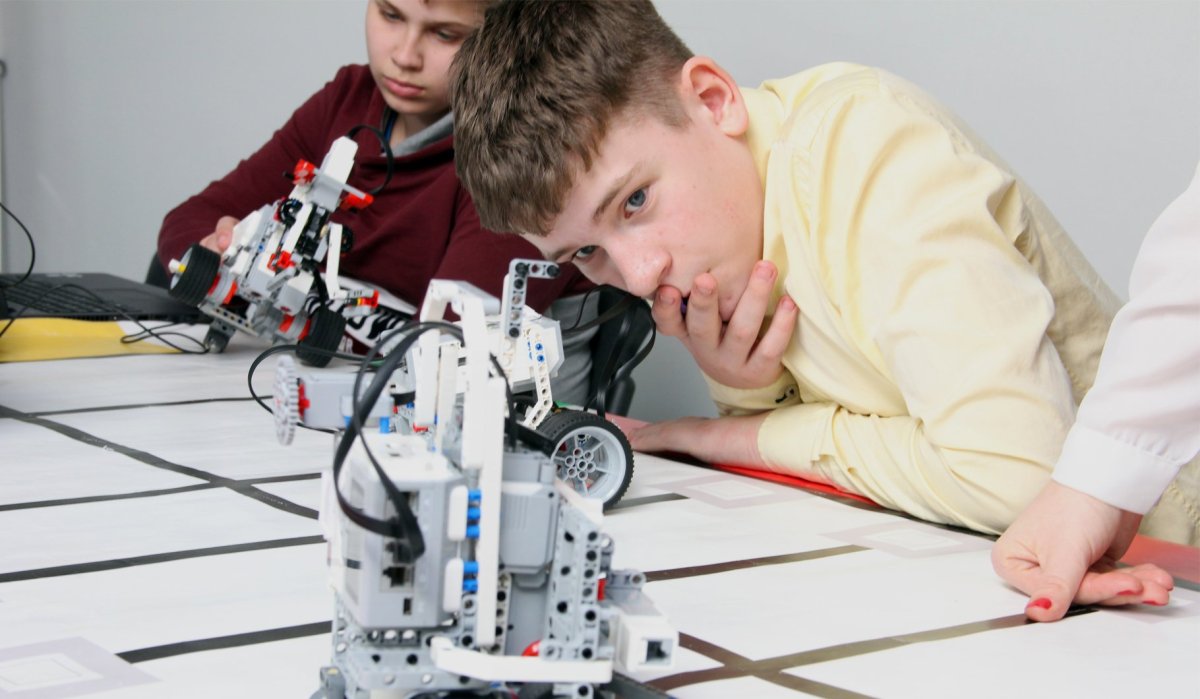 Робот ev3 боксера