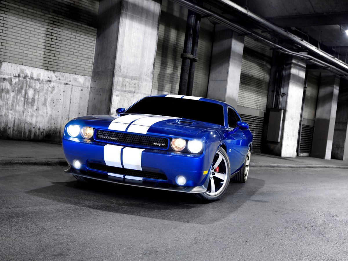 Dodge Challenger srt8