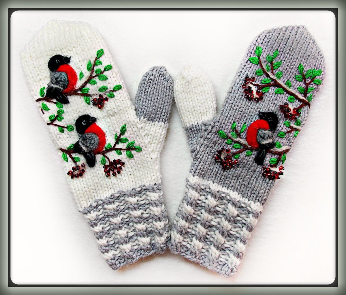 Варежки со снежинками