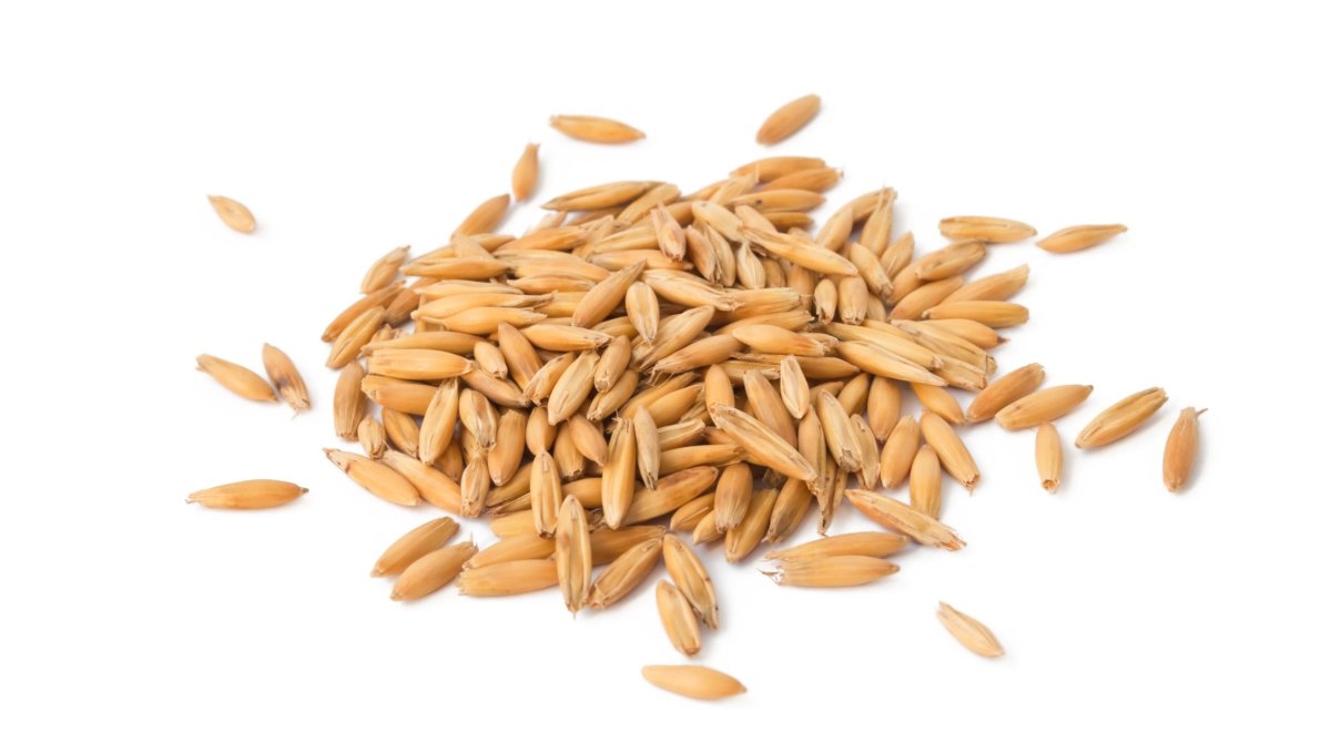 Зерно на белом фоне