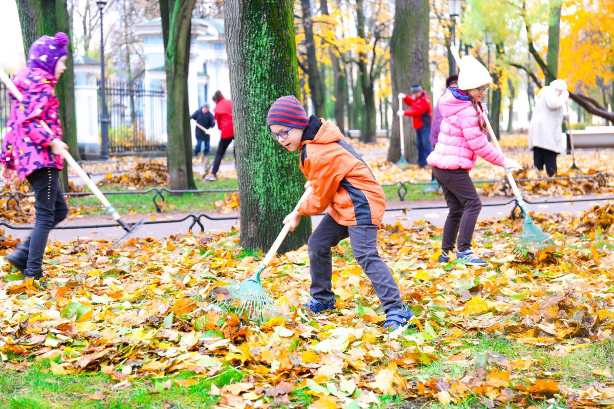Дошкольники на субботнике