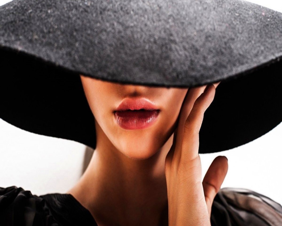 Шикарная женщина в шляпе