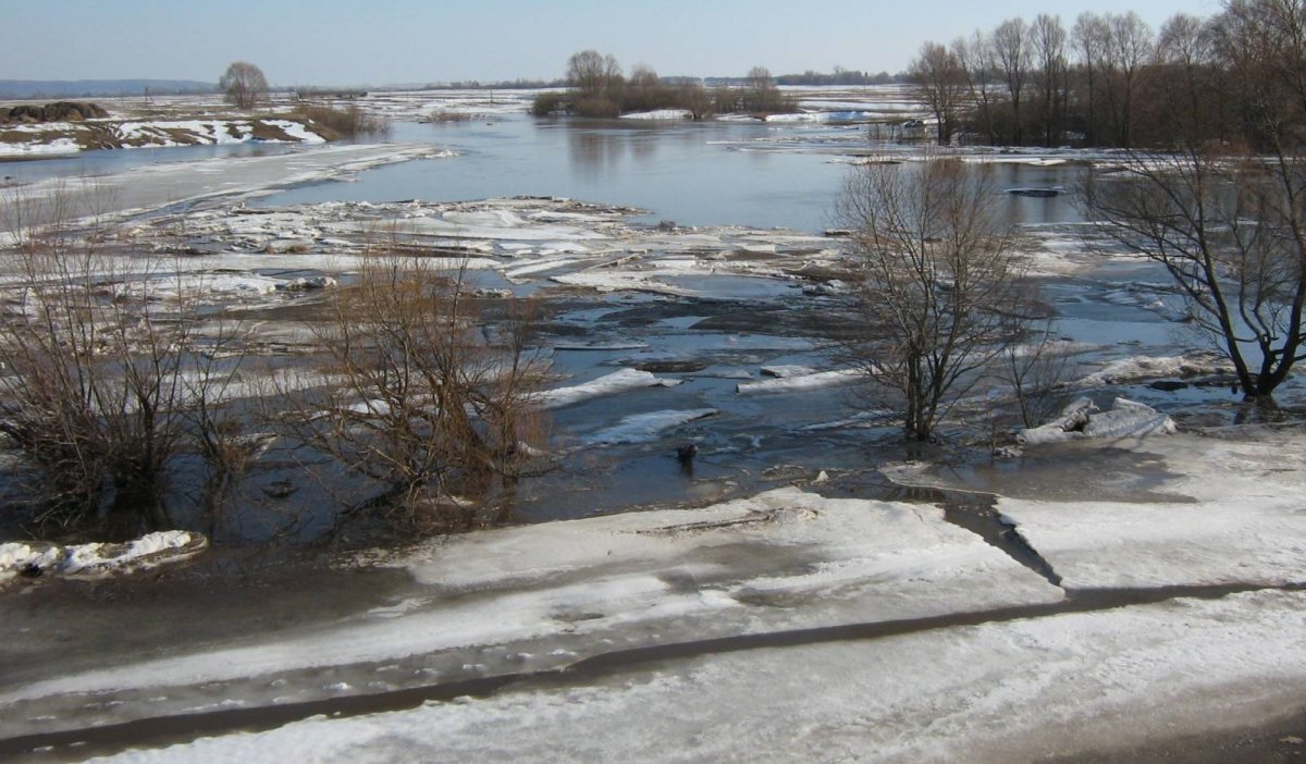 Наступила Весна лед на реке лопнул