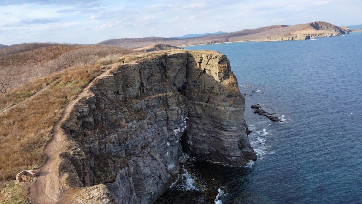 Скала Шаманка на Байкале