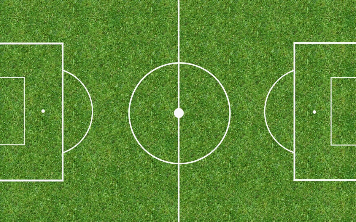 Футбольное поле из бумаги