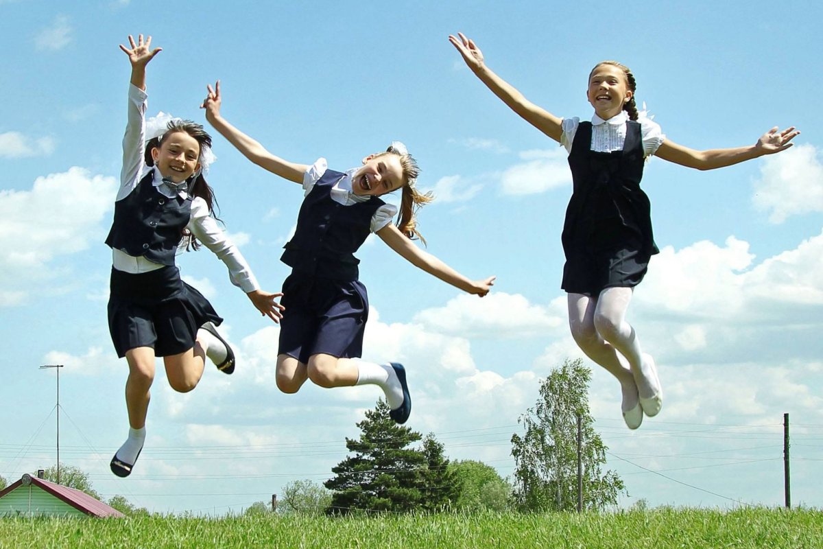 Радостный школьник