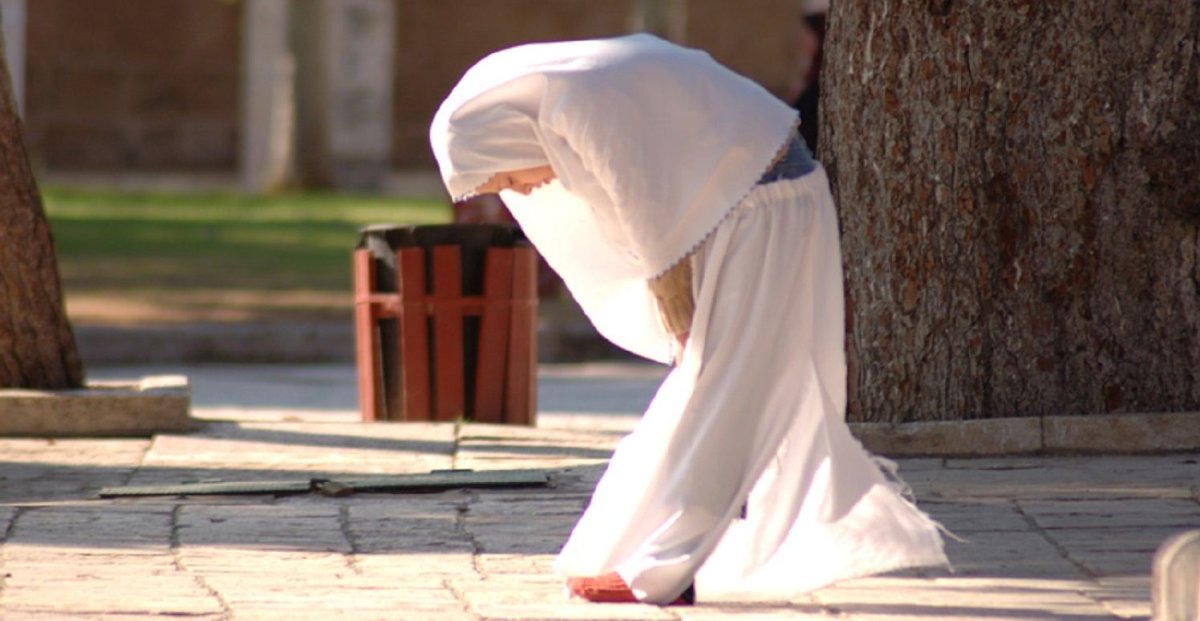 Поклон лбом в пол