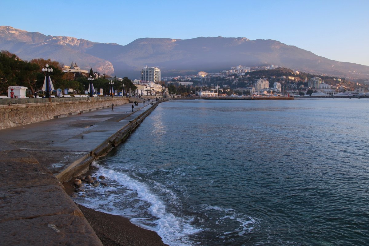 Чёрное море Ялта набережная