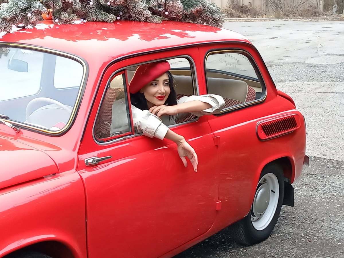 Девушка на Запорожце