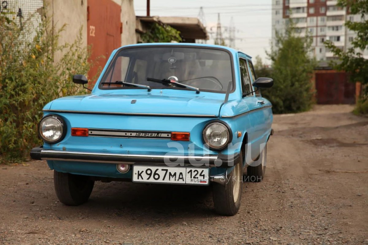 Девушка и ЗИЛ