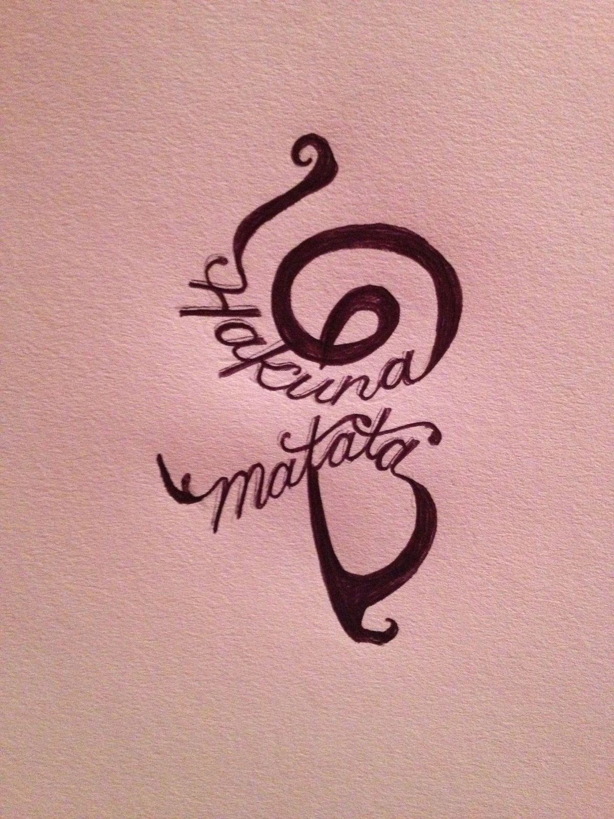 Знак Акуна Матата тату