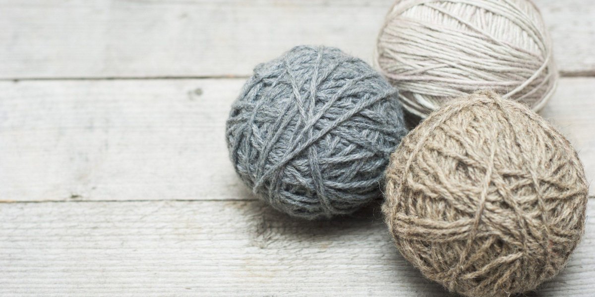 Серый клубок ниток