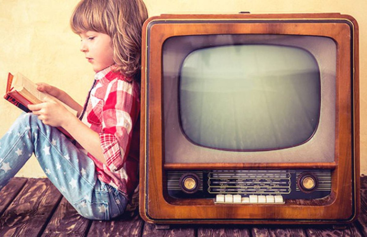 Старый телевизор и дети