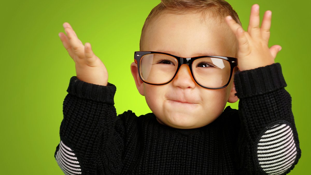 Школьник в очках мультяшный