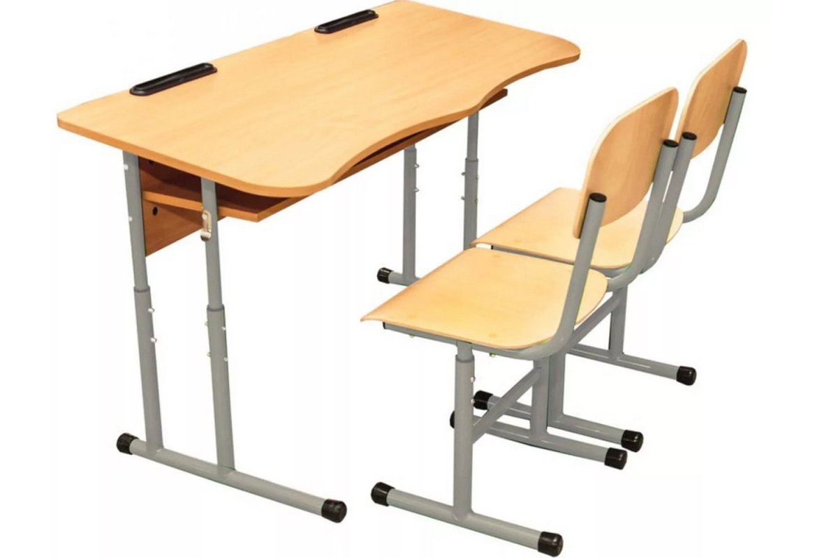 Школьная парта в классе