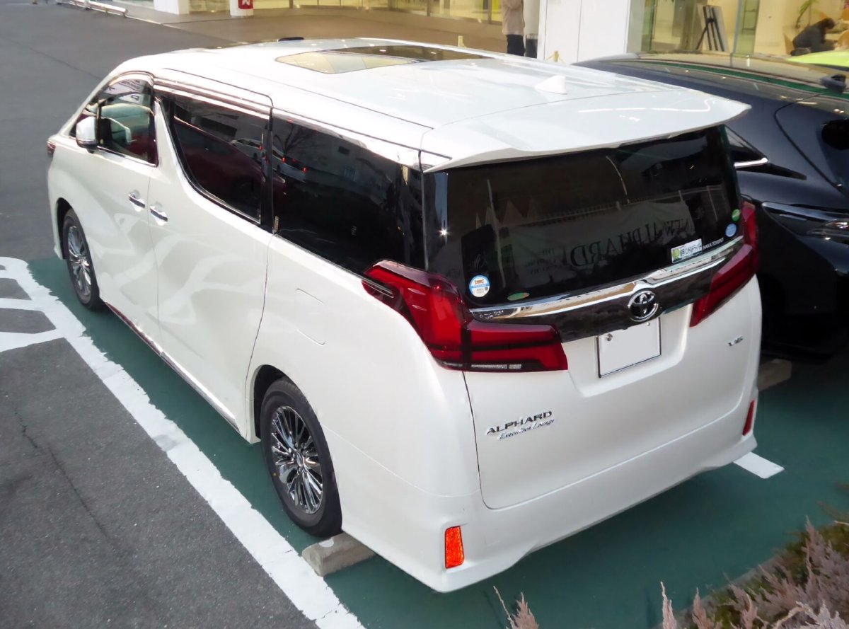 Toyota Alphard 2022 салон