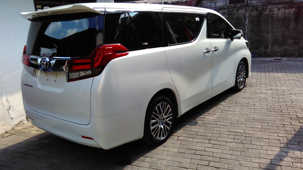 Тойота Вокси альфард