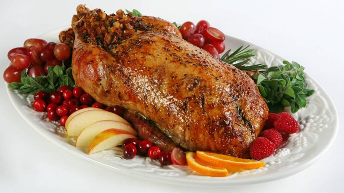 Утка с яблоками на Рождество