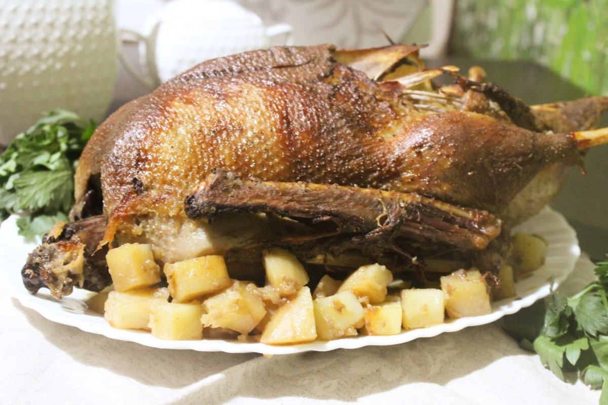 Утка с яблоками