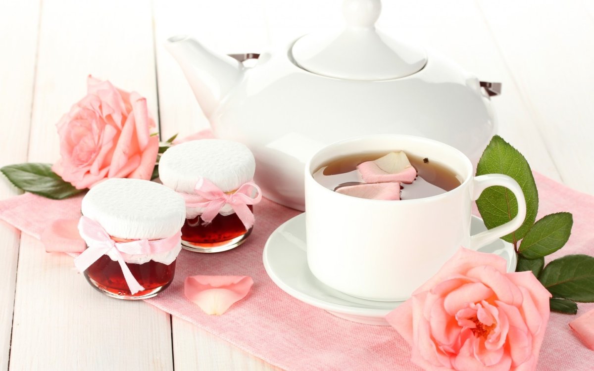 Чаепитие в розовых тонах