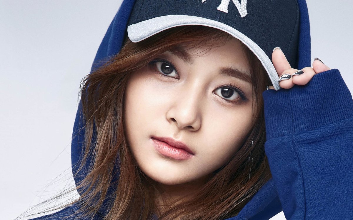 Корейская группа твайс Чжоу Цзыюй