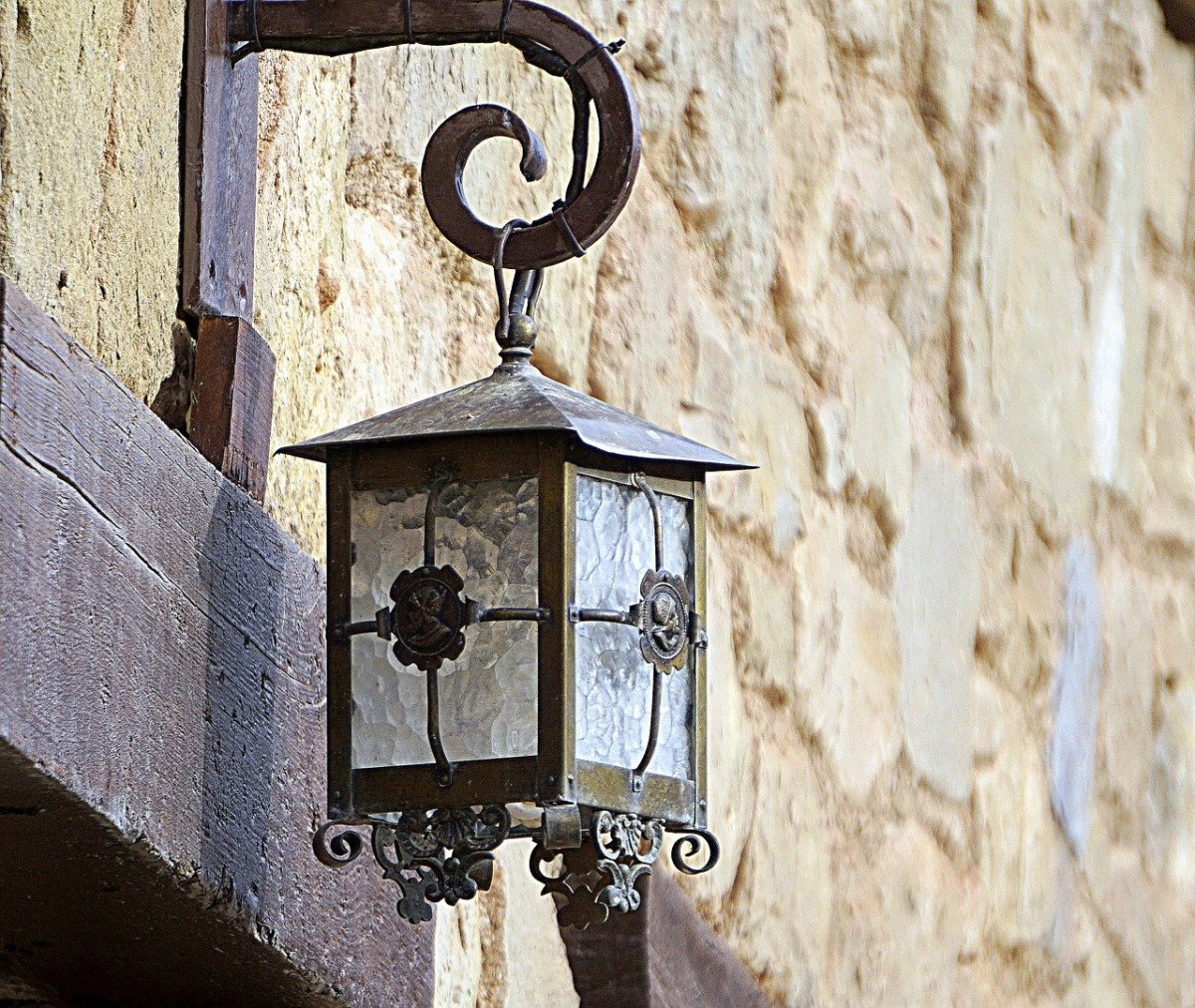 Старинный фонарь