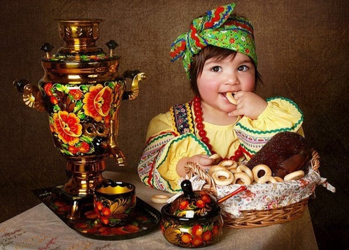 С праздником девочки