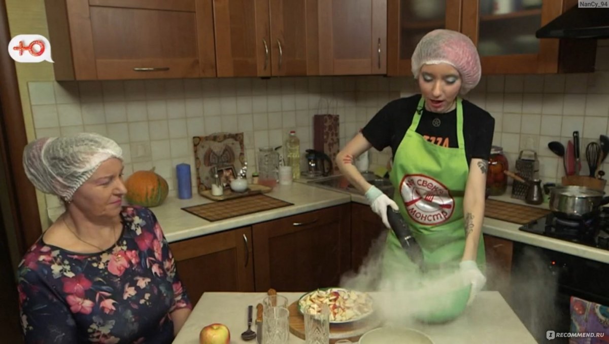 Свекровь на кухне