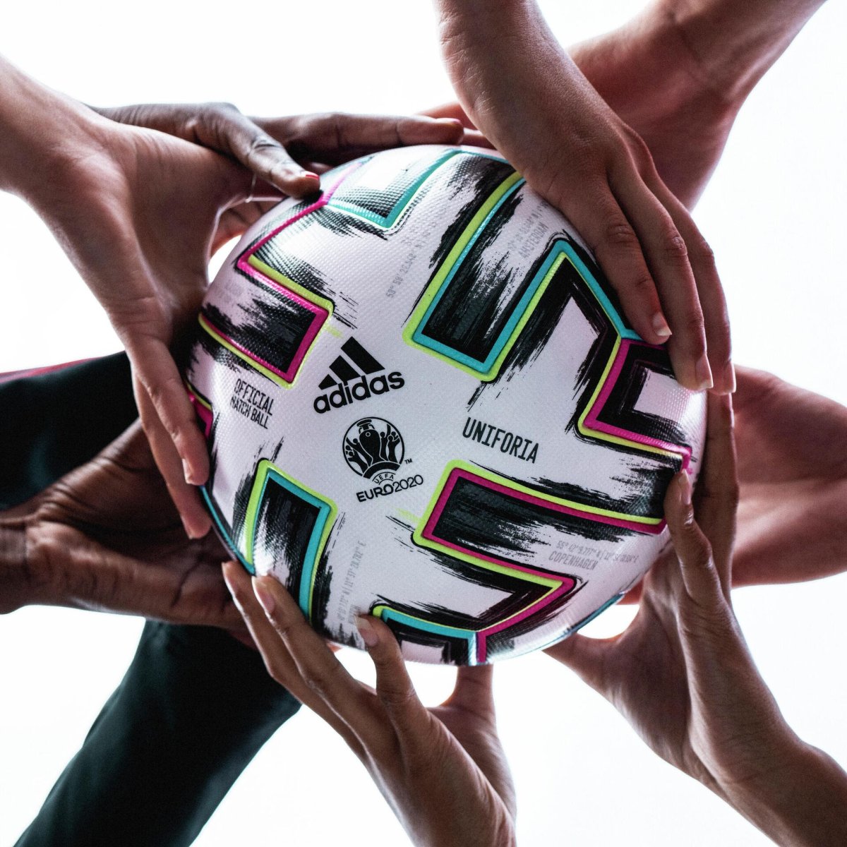 Мячик футбольный черно белый