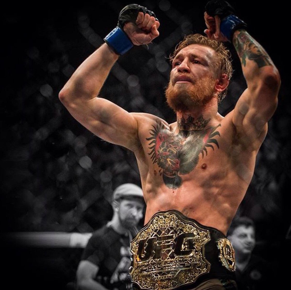 Конор с поясом UFC