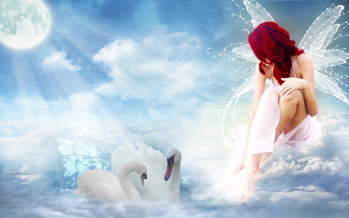 Девушка ангел на облаке