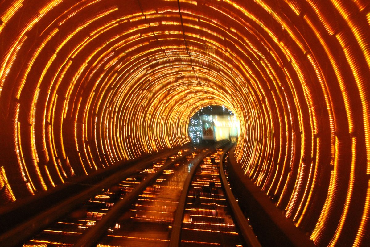 The Bund Sightseeing tunnel станция метро