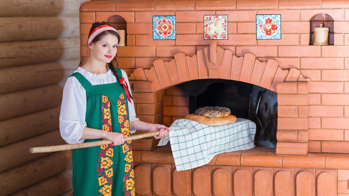 Девушка на русской печи