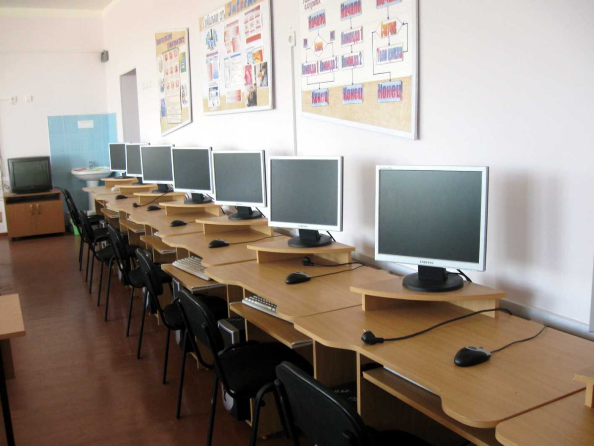 Украсить кабинет информатики