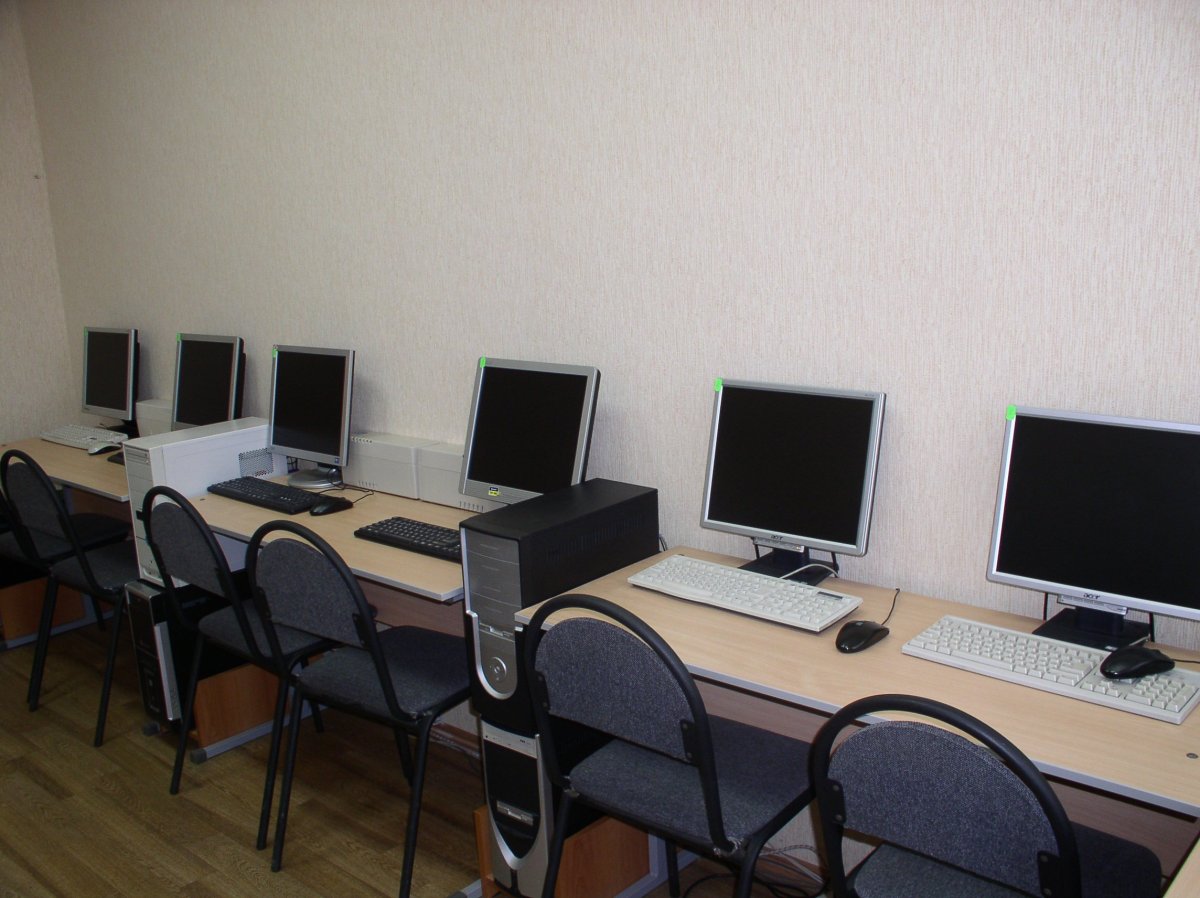 Дети в компьютерном классе