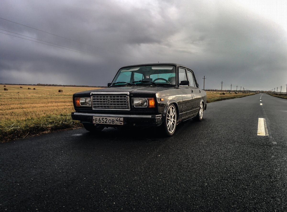 ВАЗ 2107 С розами на капоте