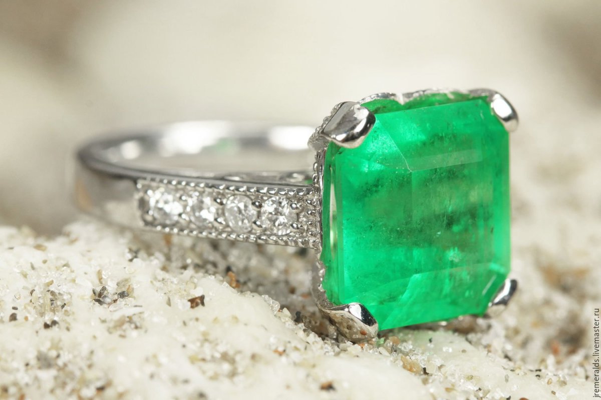 Зелёный берилл камень