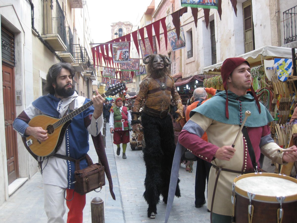 Скоморохи — бродячие актеры и музыканты