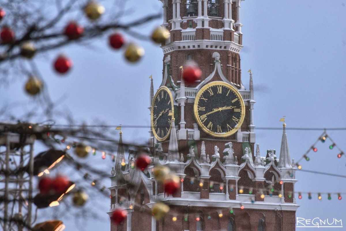 Бой курантов на Спасской башне Московского Кремля
