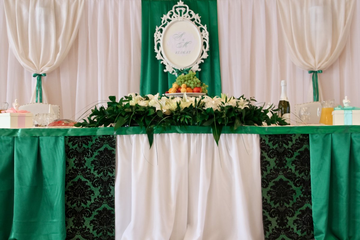 Изумрудные наперон