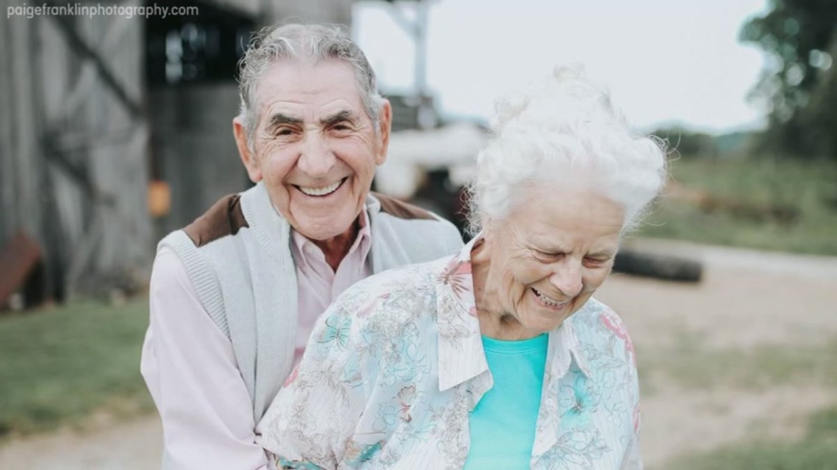 Старики бабушка и дедушка