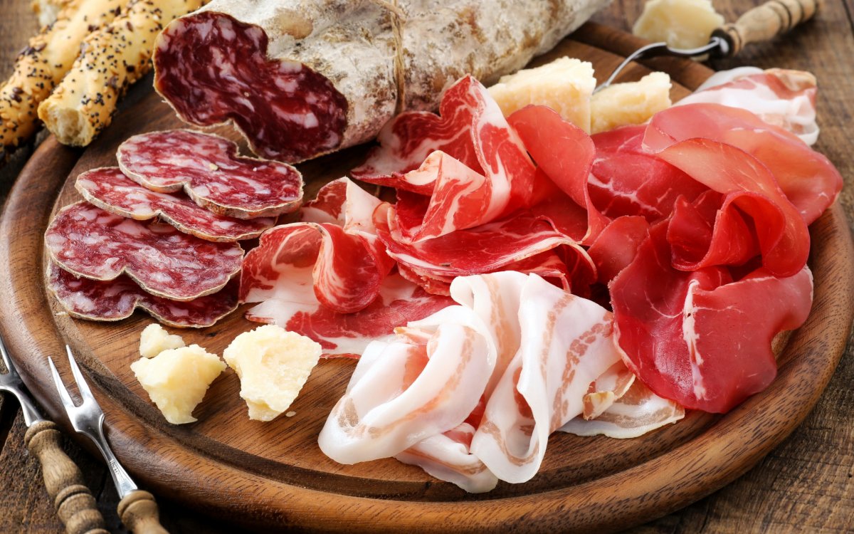 Сыровяленая ветчина прошутто