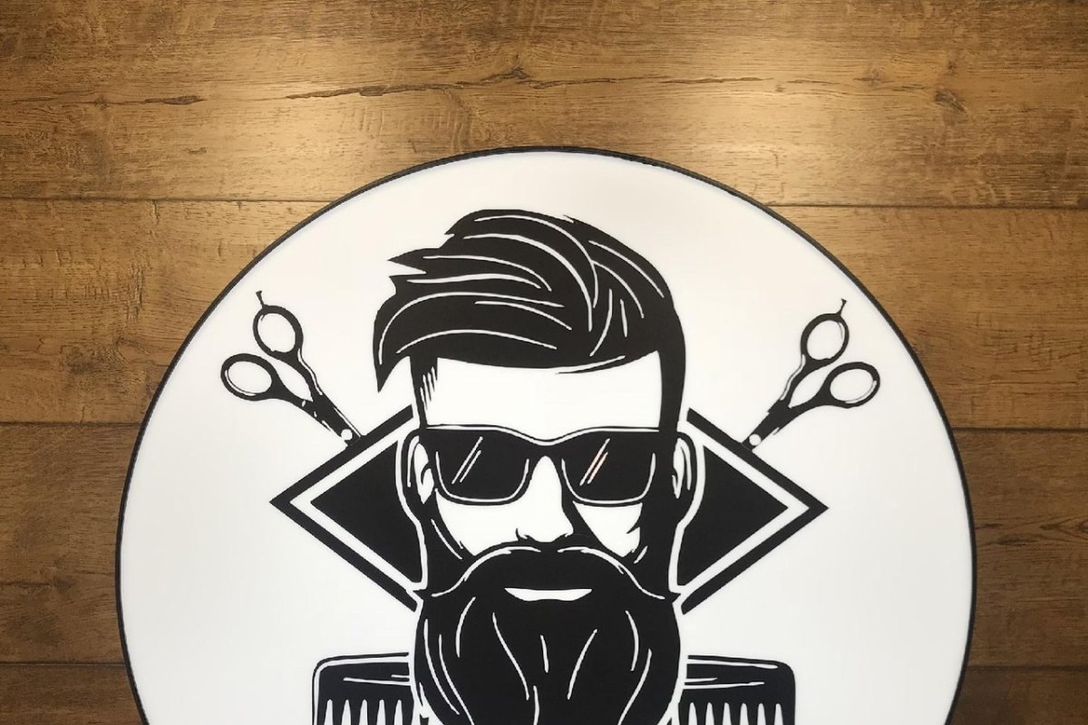 Рекламный плакат для барбершопа